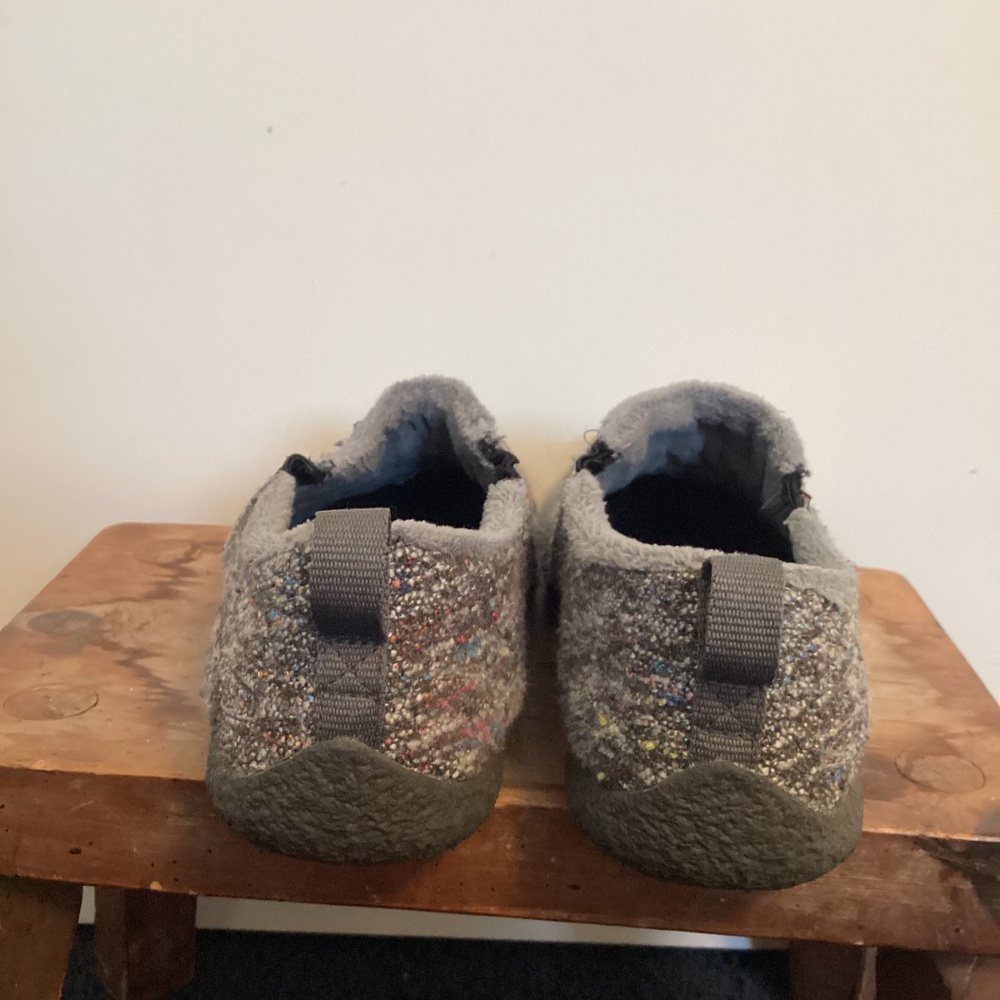 Keen Howser slipper, size 8, gray - Picture 3 of 6